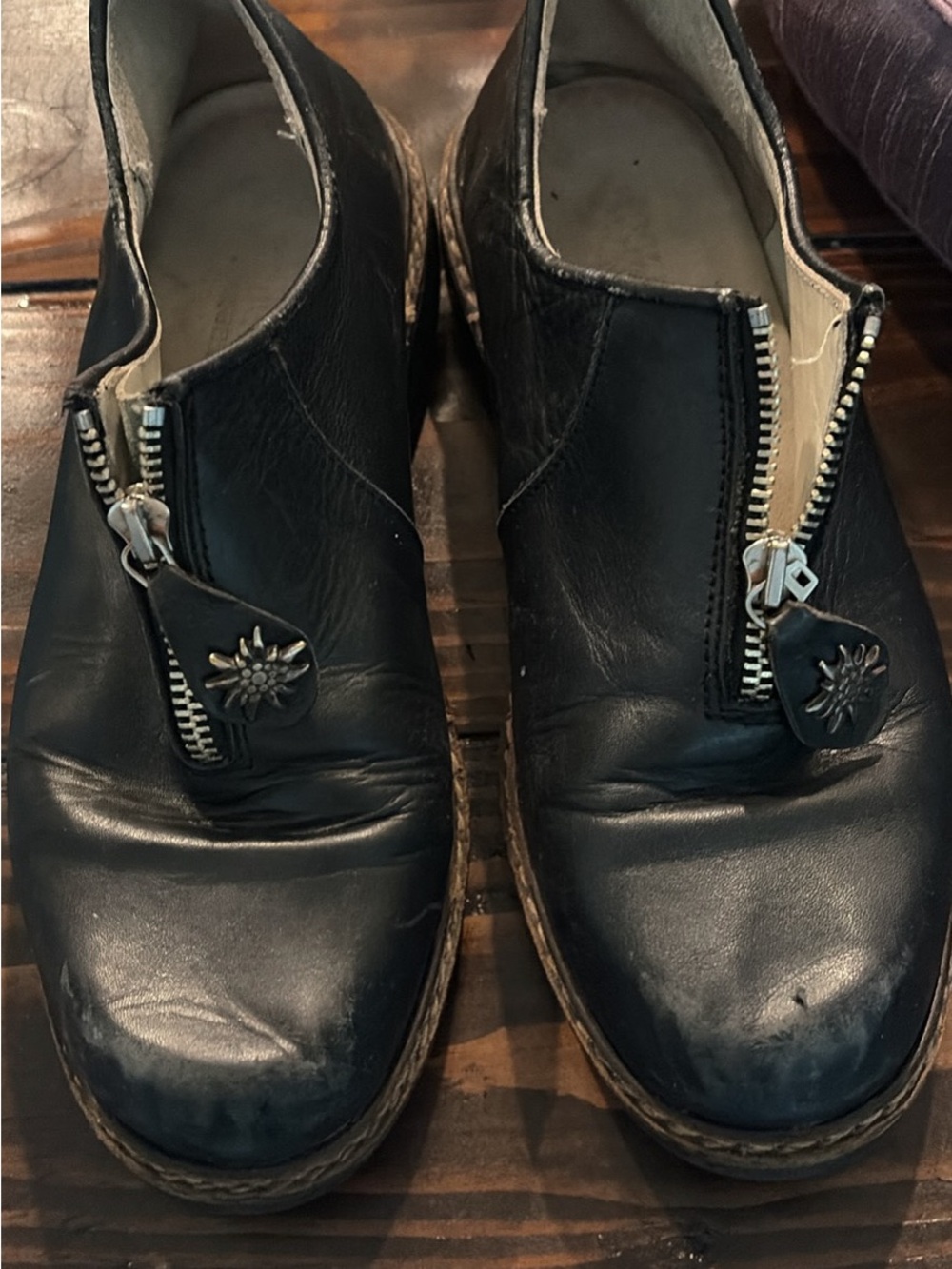 Camper Black Leather Slip-On Loafers with Zipper Accents